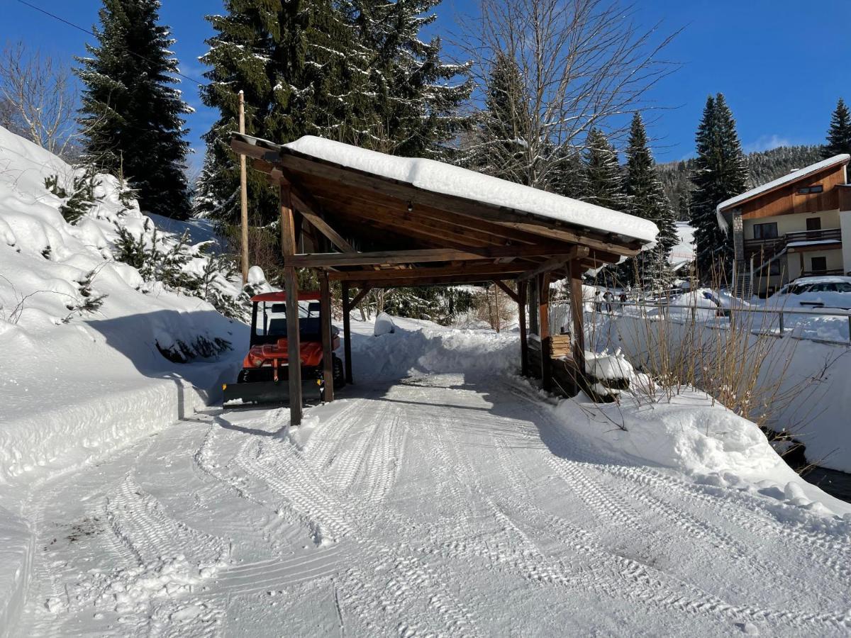 Garage Harrachov Lägenhet Exteriör bild